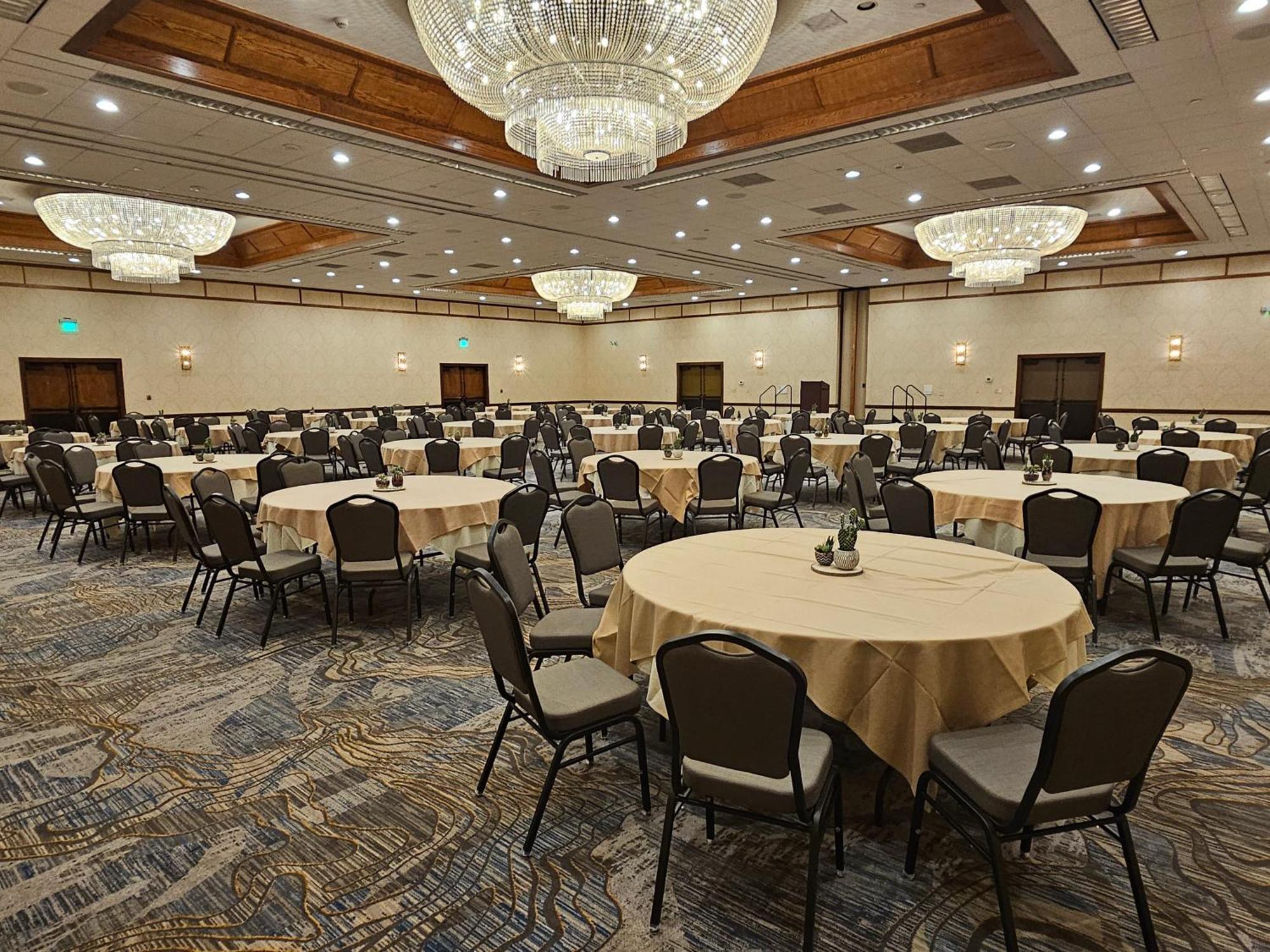 Crowne Plaza Phoenix - Chandler Golf Resort By Ihg Exterior photo