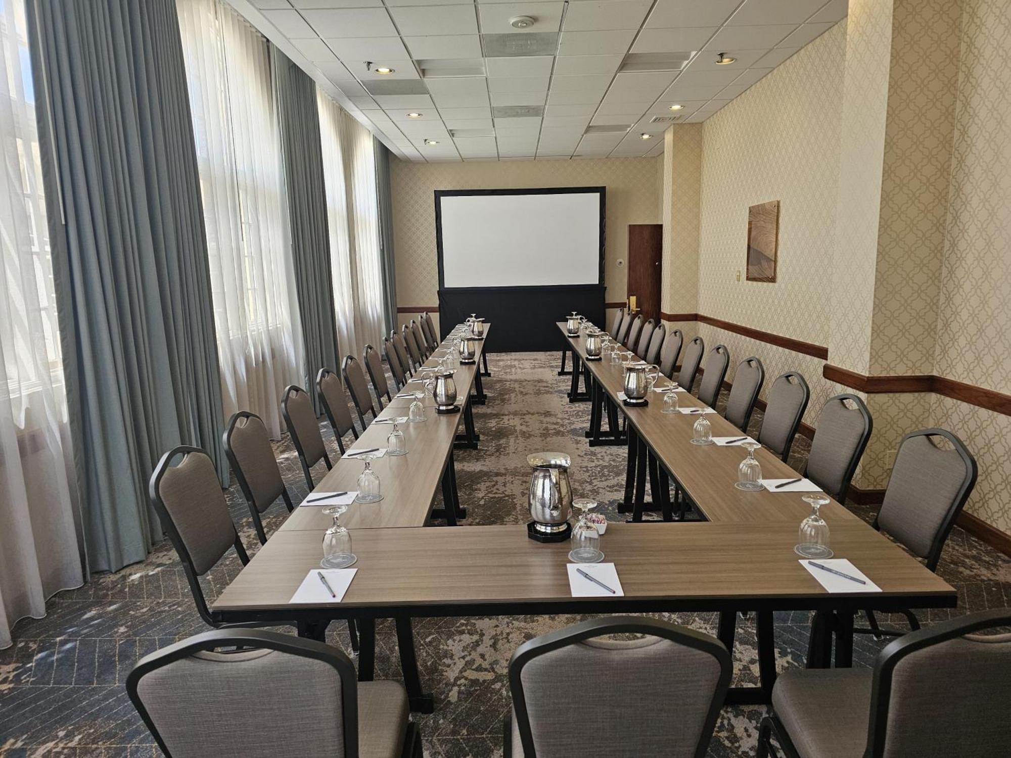 Crowne Plaza Phoenix - Chandler Golf Resort By Ihg Exterior photo