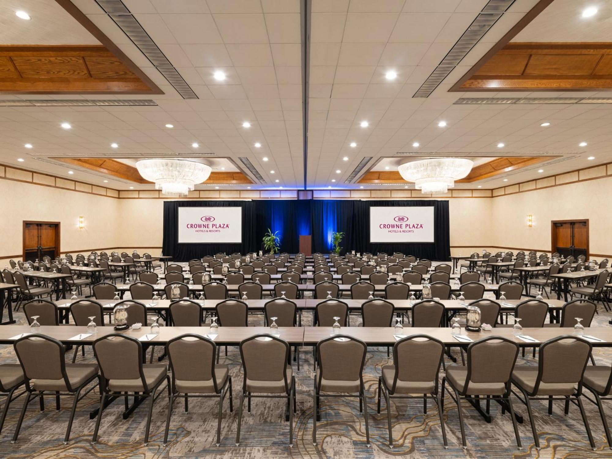 Crowne Plaza Phoenix - Chandler Golf Resort By Ihg Exterior photo