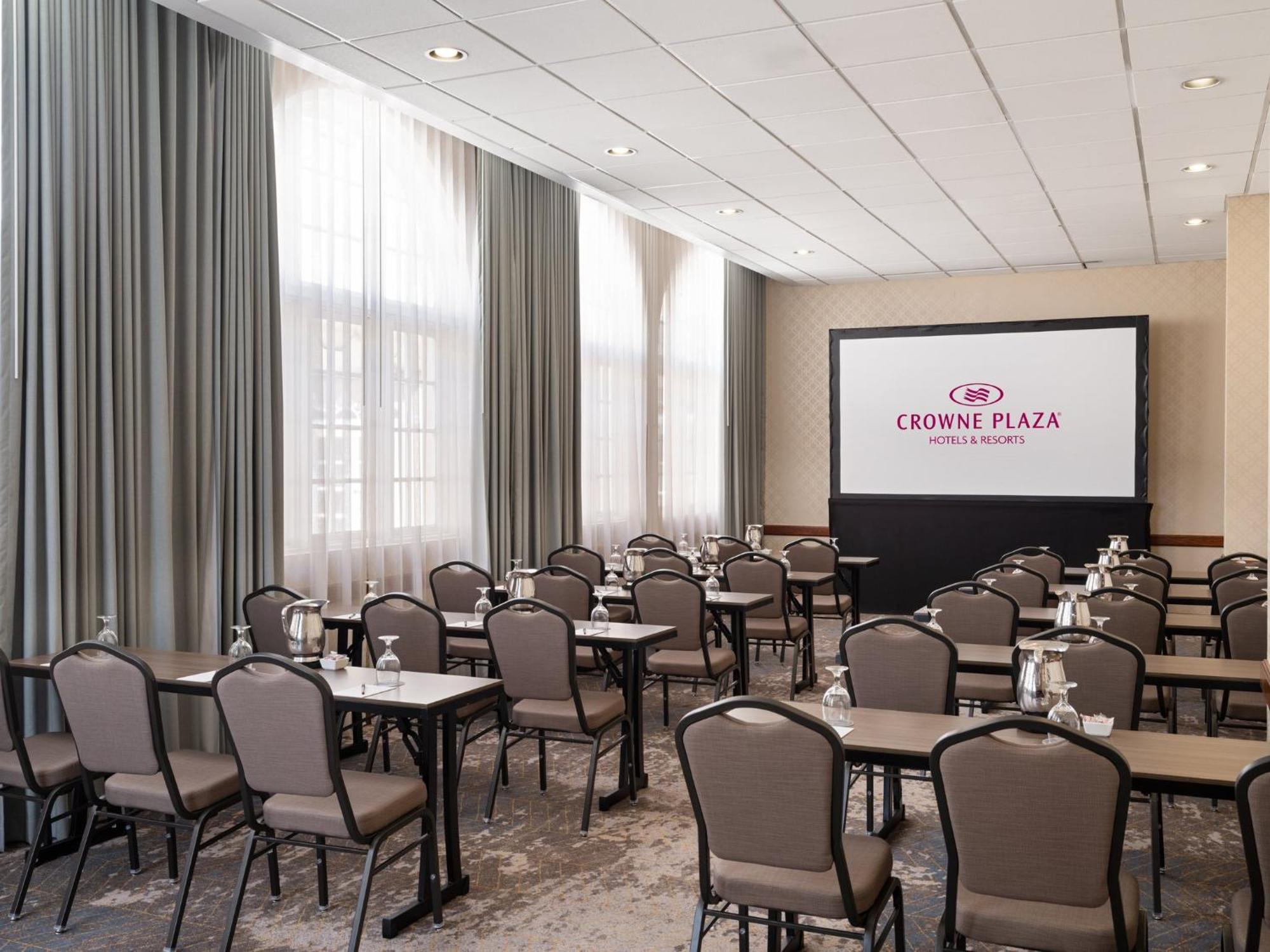 Crowne Plaza Phoenix - Chandler Golf Resort By Ihg Exterior photo