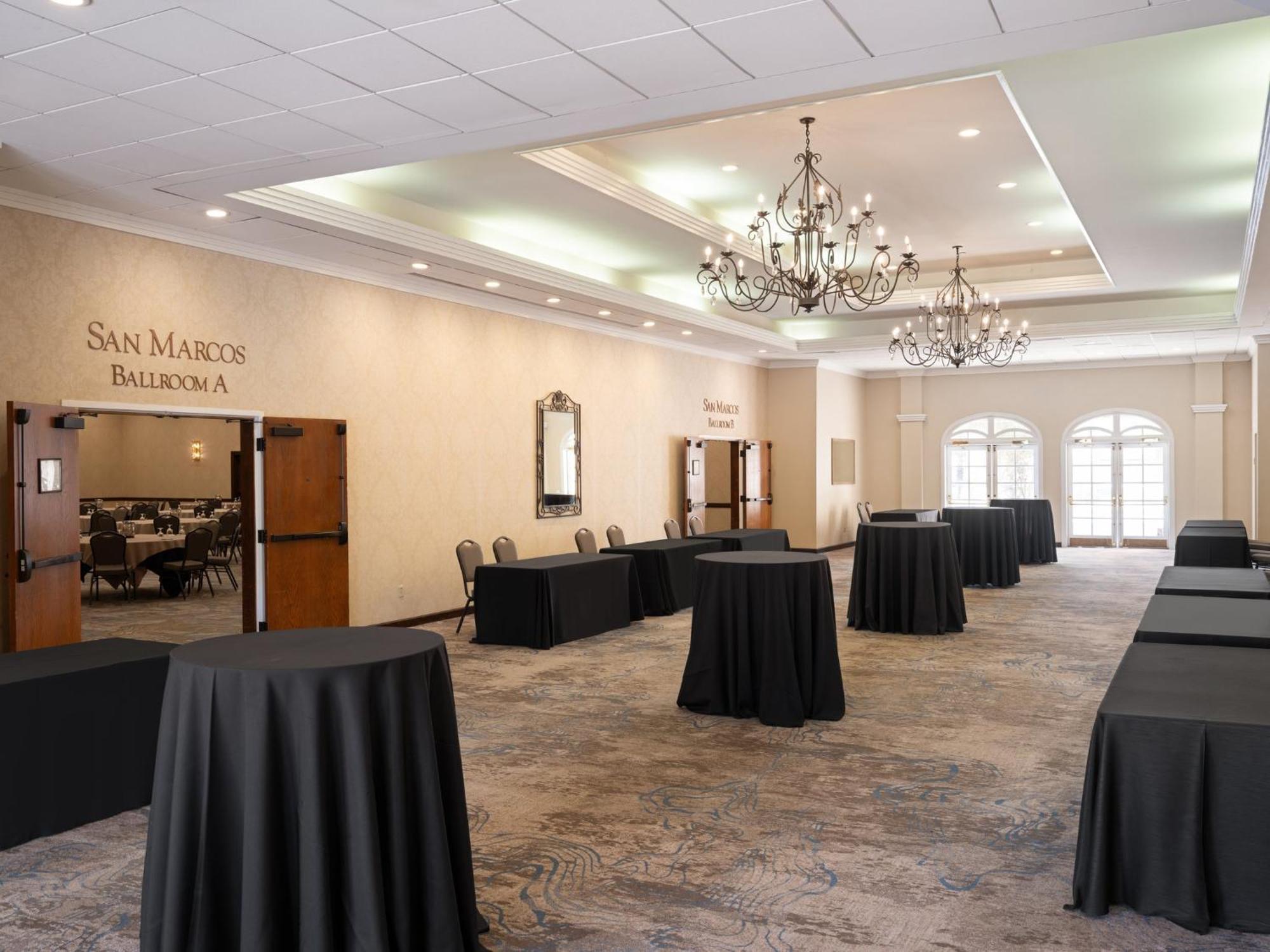Crowne Plaza Phoenix - Chandler Golf Resort By Ihg Exterior photo