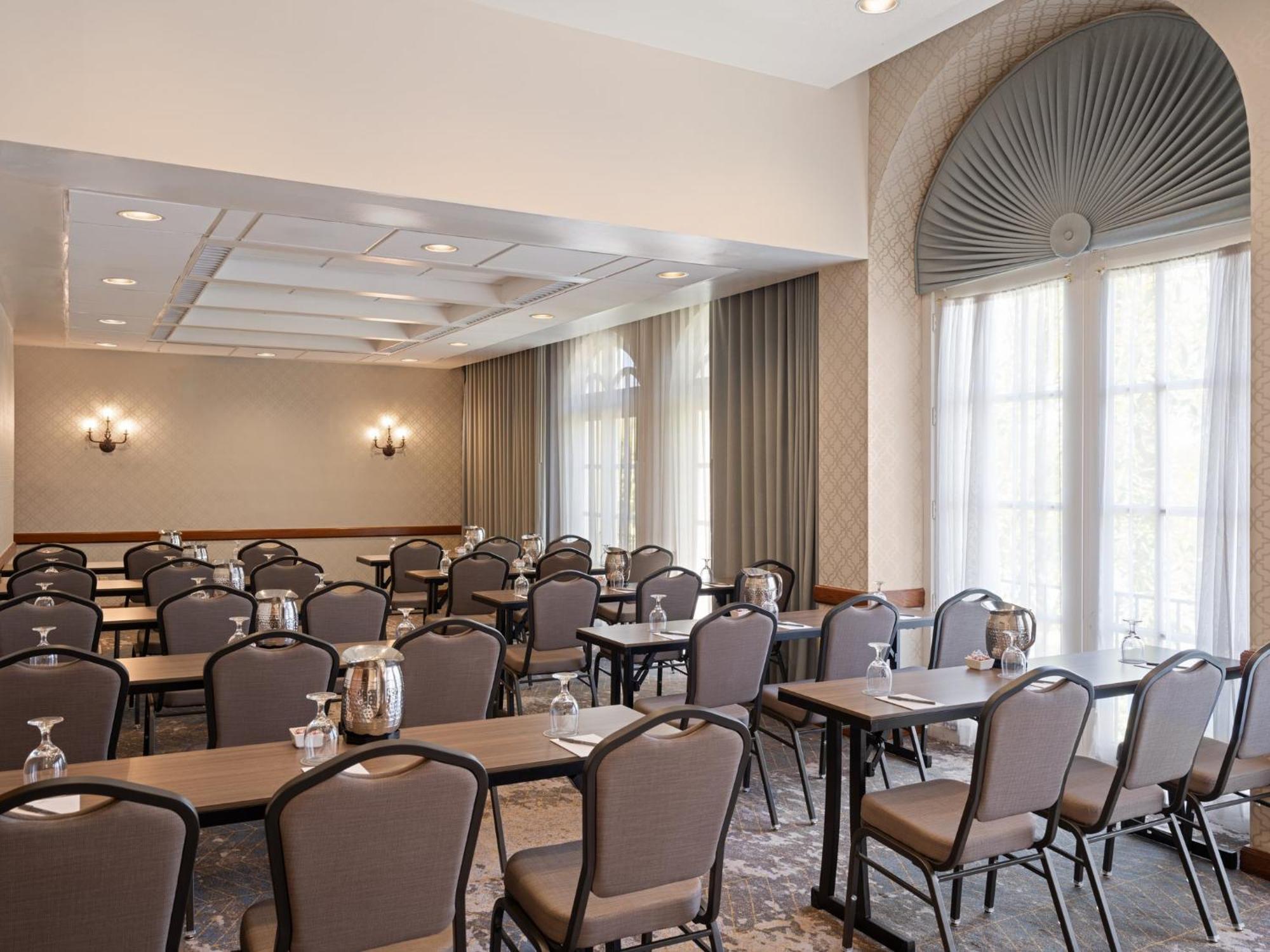 Crowne Plaza Phoenix - Chandler Golf Resort By Ihg Exterior photo