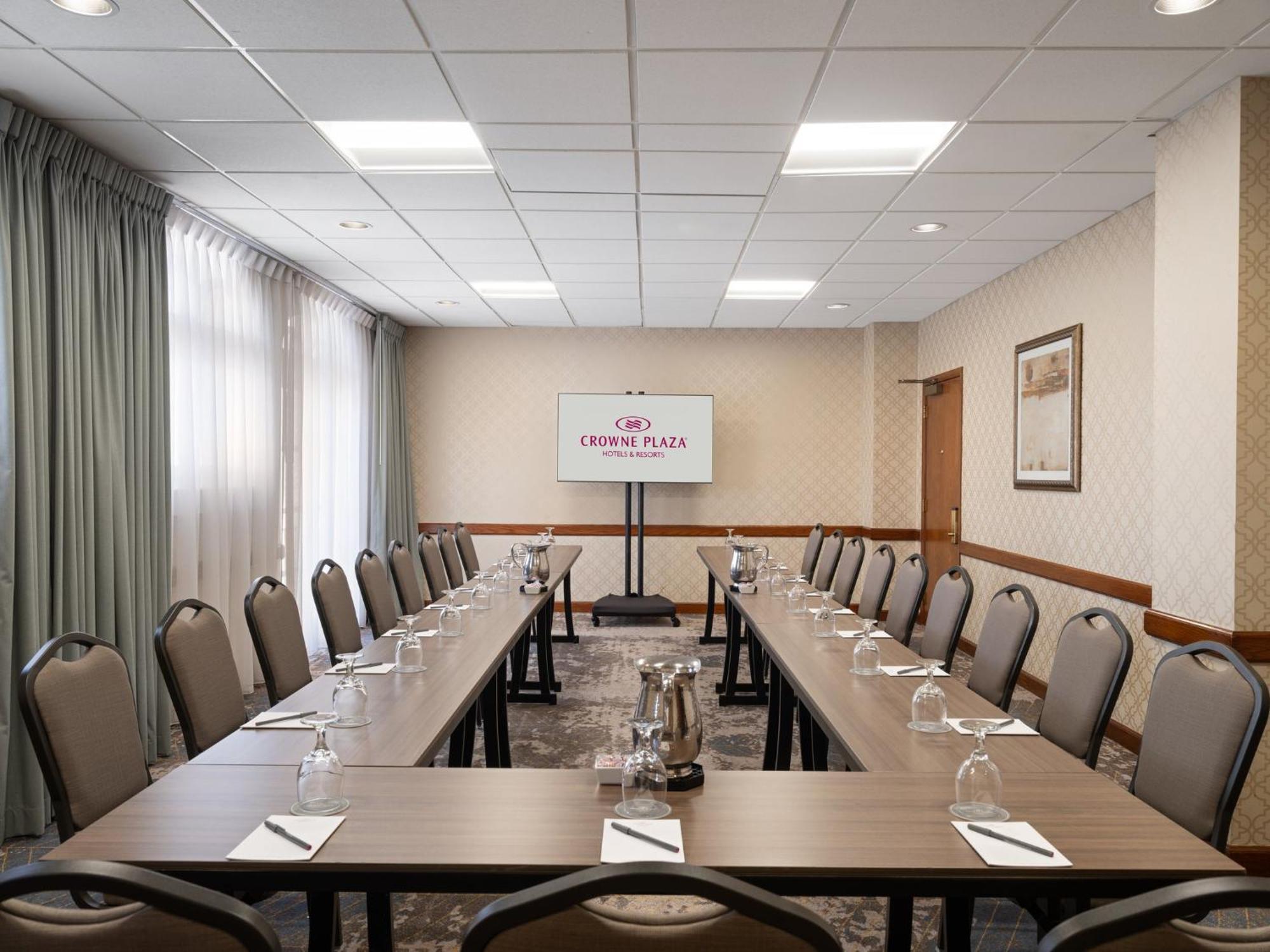 Crowne Plaza Phoenix - Chandler Golf Resort By Ihg Exterior photo